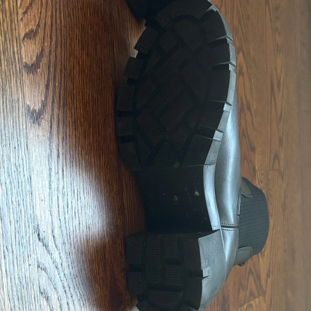 Black Steve Madden Chelsea Ankle Boots - Picture 3 of 9